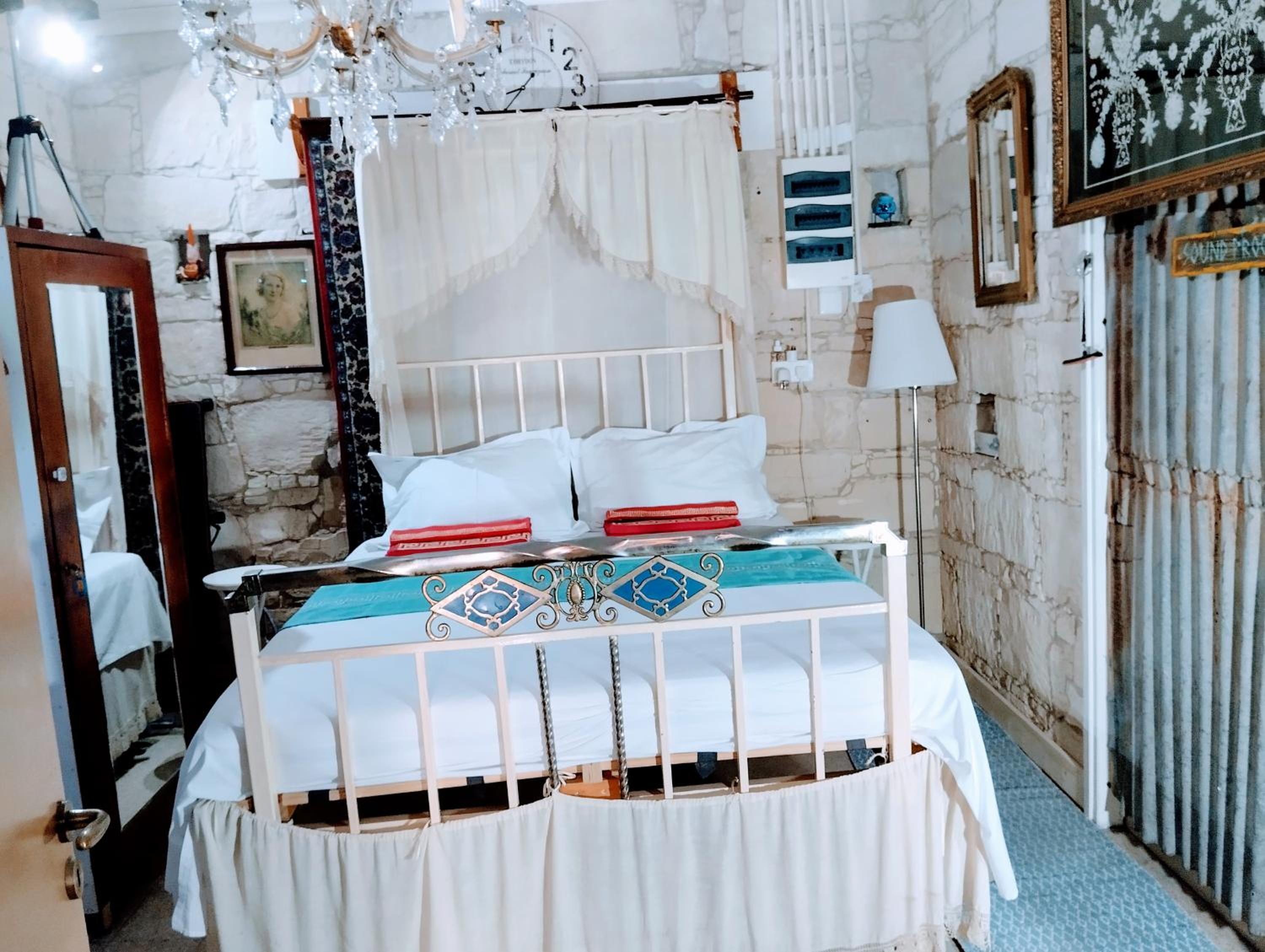 Tzionis Holidays Stonehouse