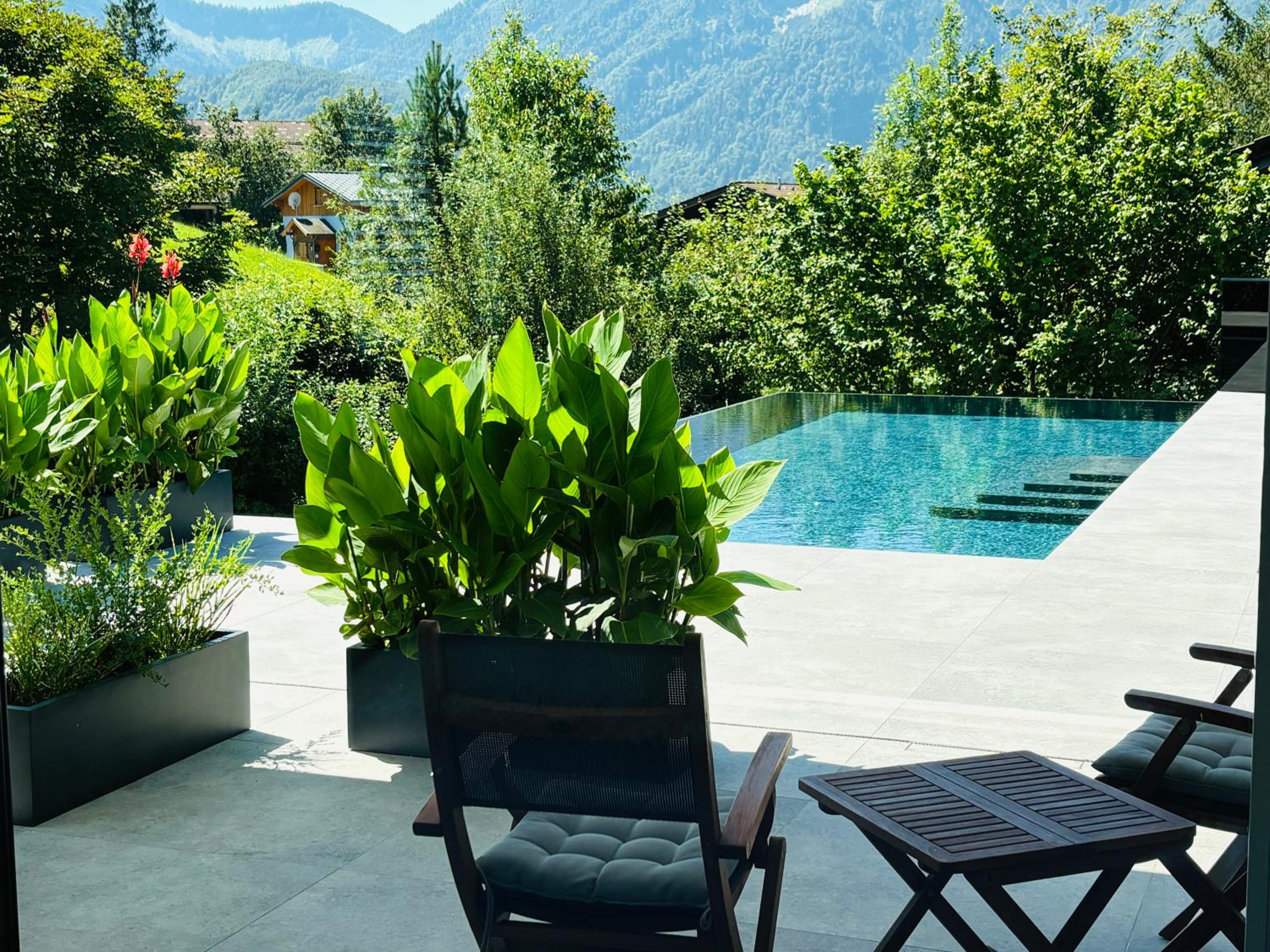 place2be - with infinity pool