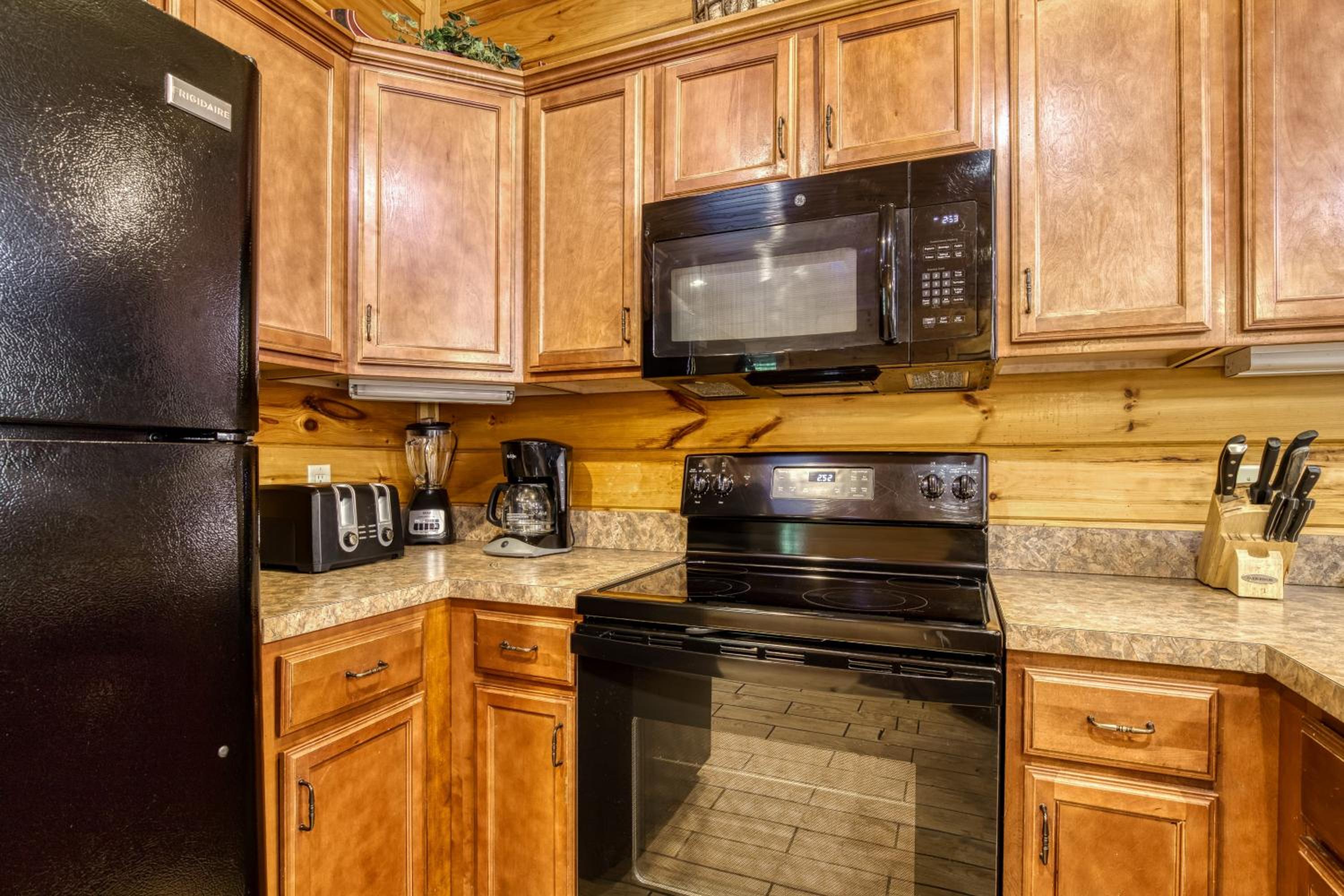 Gatlinburg Heights, Hot Tub, Game Room, Theater Room, FREE Attraction tickets !!!