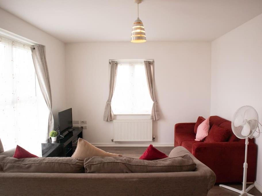 Flat in Ebbsfleet - Free Parking - WiFi view 5