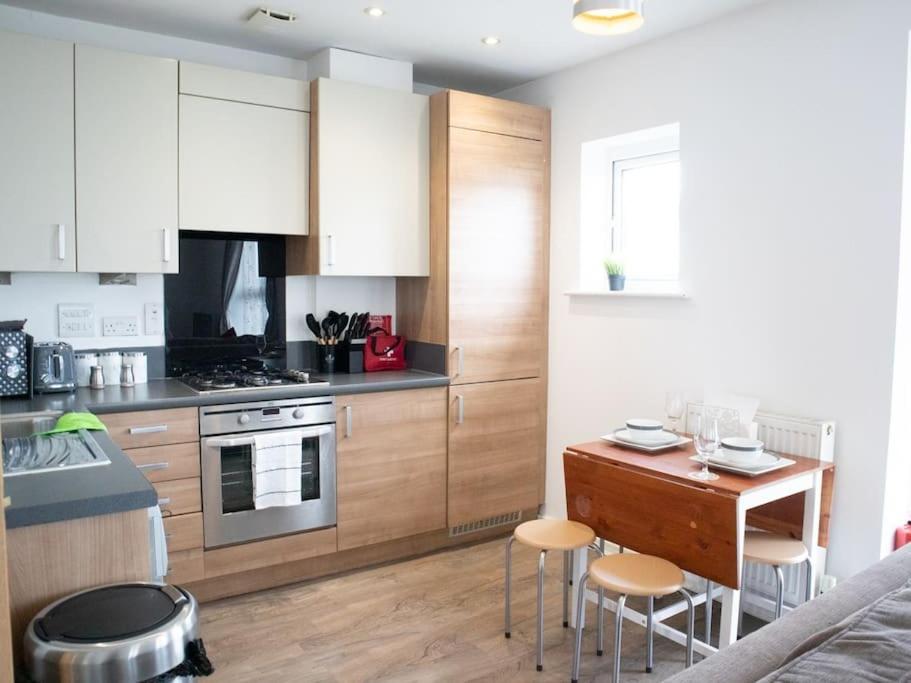 Flat in Ebbsfleet - Free Parking - WiFi view 2