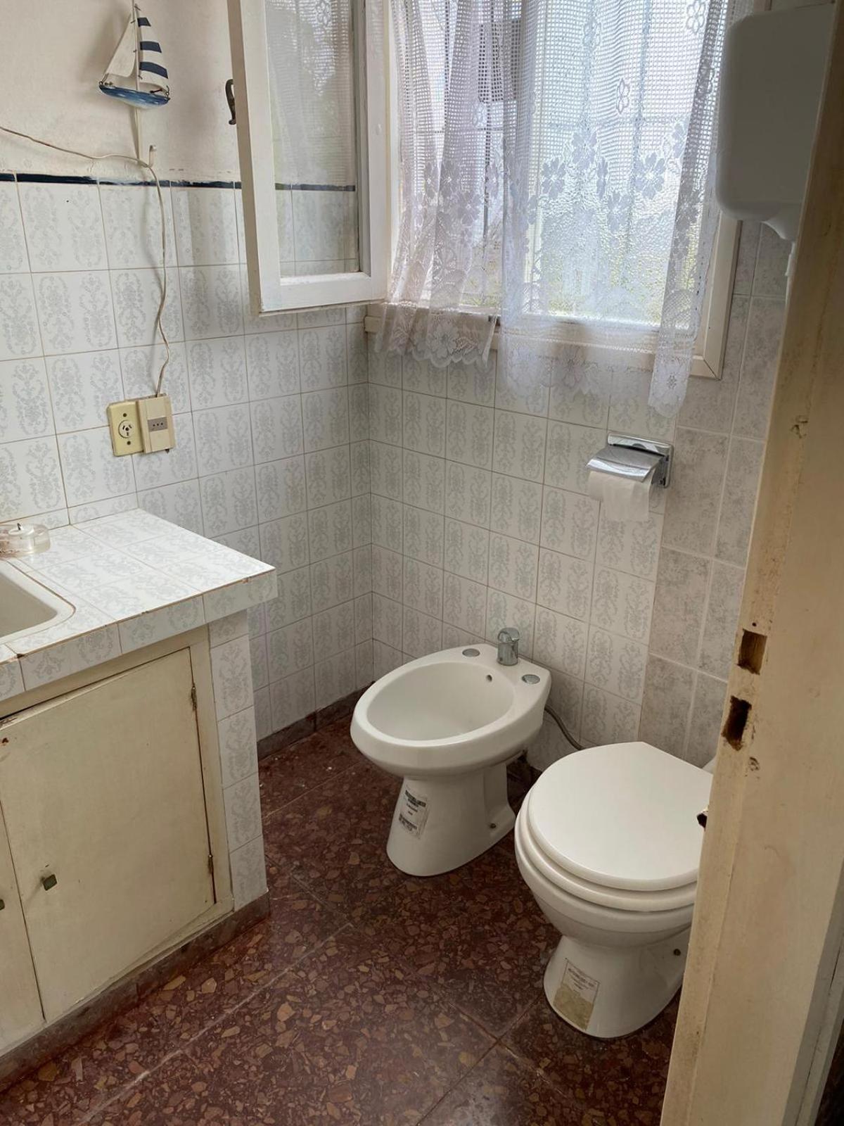 Casa a 3 cuadras del mar, amplio parrillero techado y cochera
