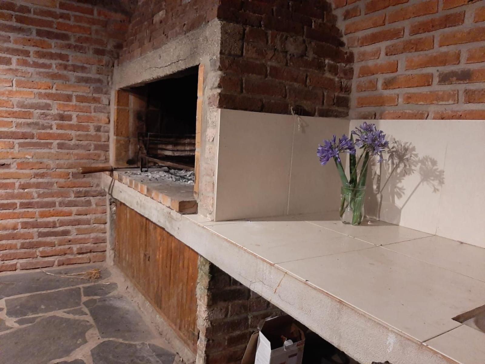 Casa a 3 cuadras del mar, amplio parrillero techado y cochera