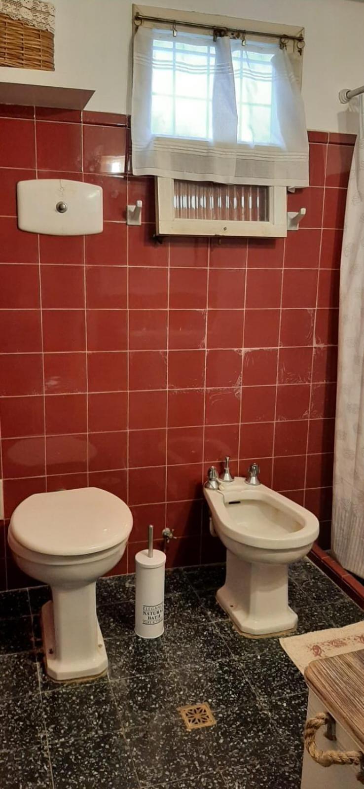 Casa a 3 cuadras del mar, amplio parrillero techado y cochera