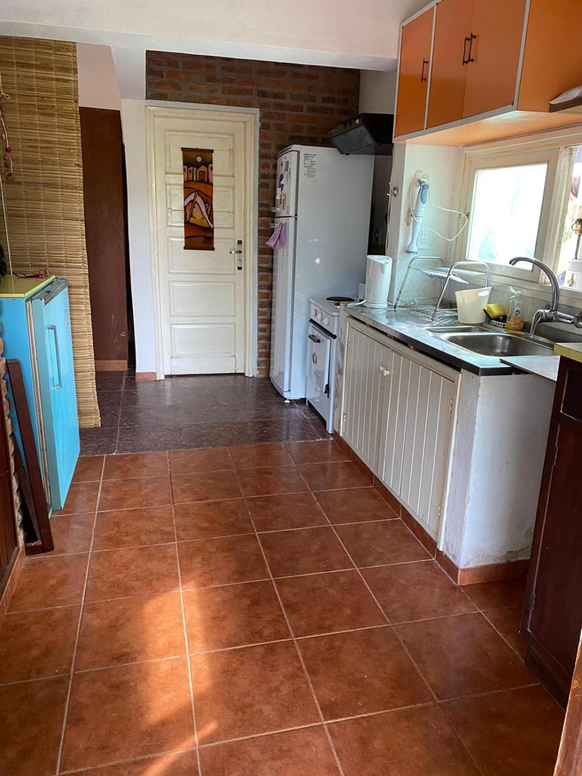 Casa a 3 cuadras del mar, amplio parrillero techado y cochera