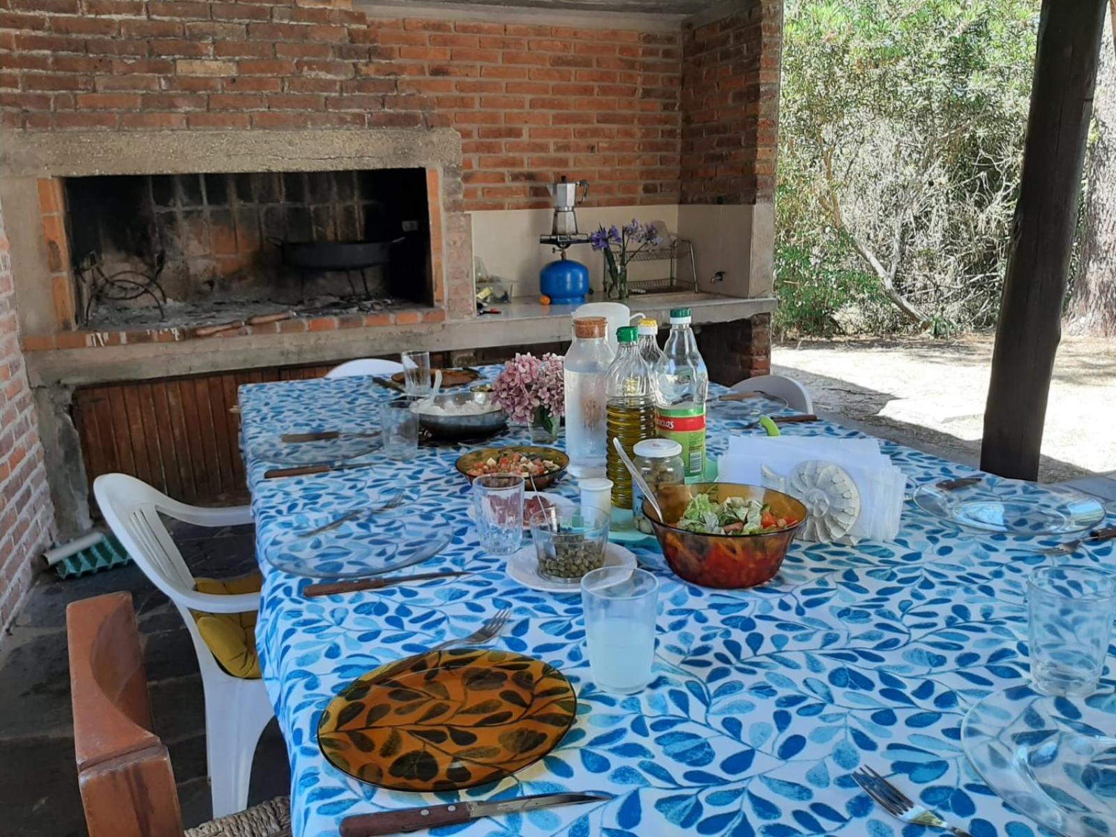 Casa a 3 cuadras del mar, amplio parrillero techado y cochera