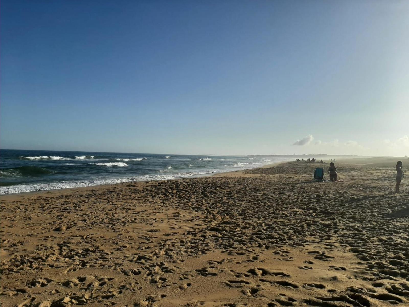 Casa a 3 cuadras del mar, amplio parrillero techado y cochera