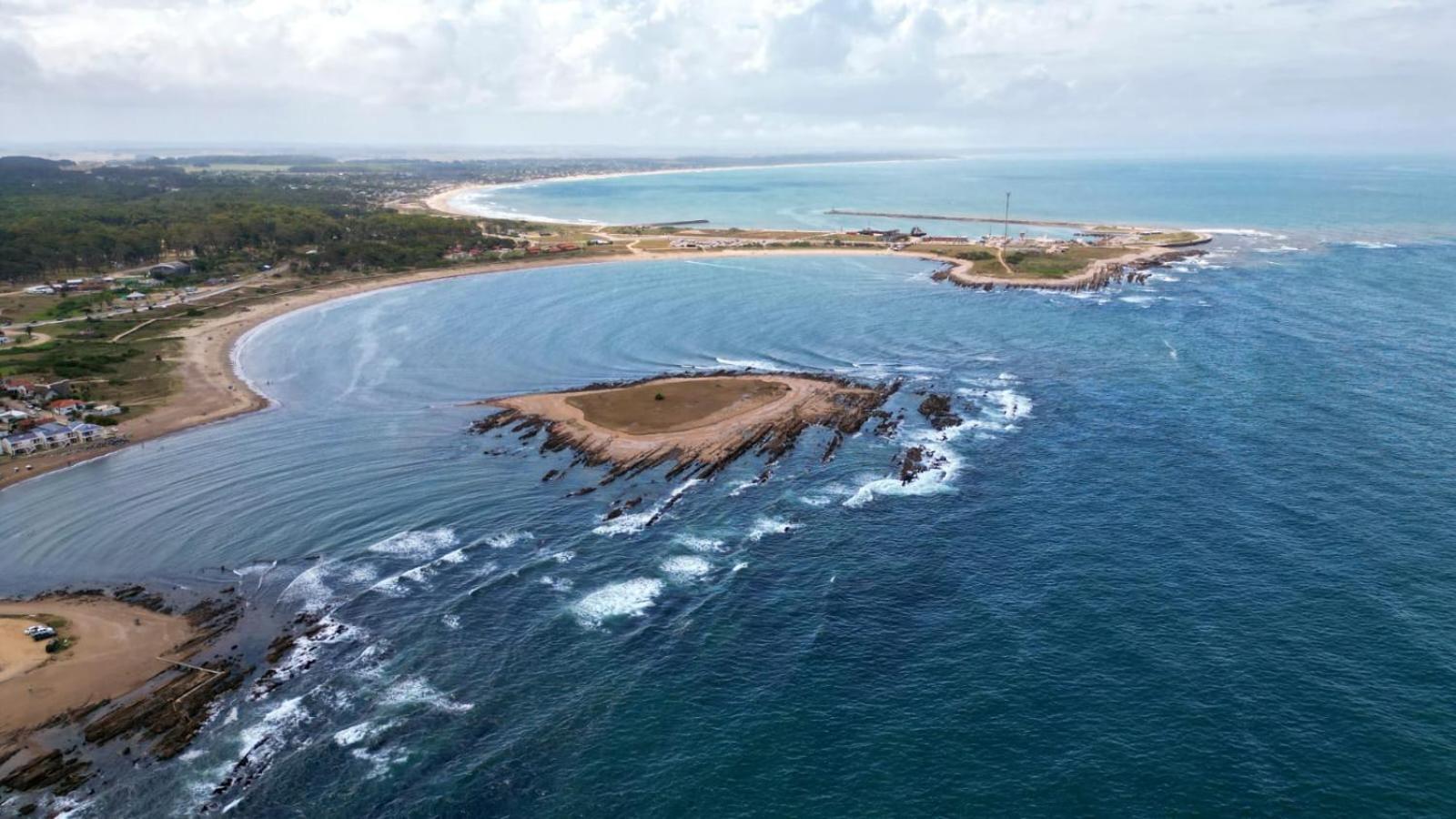 Casa a 3 cuadras del mar, amplio parrillero techado y cochera