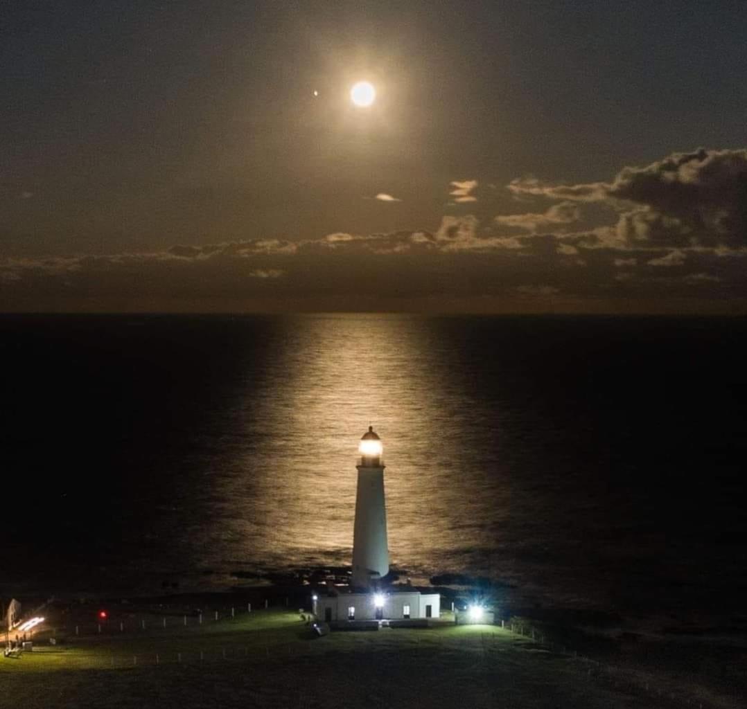 Casa a 3 cuadras del mar, amplio parrillero techado y cochera