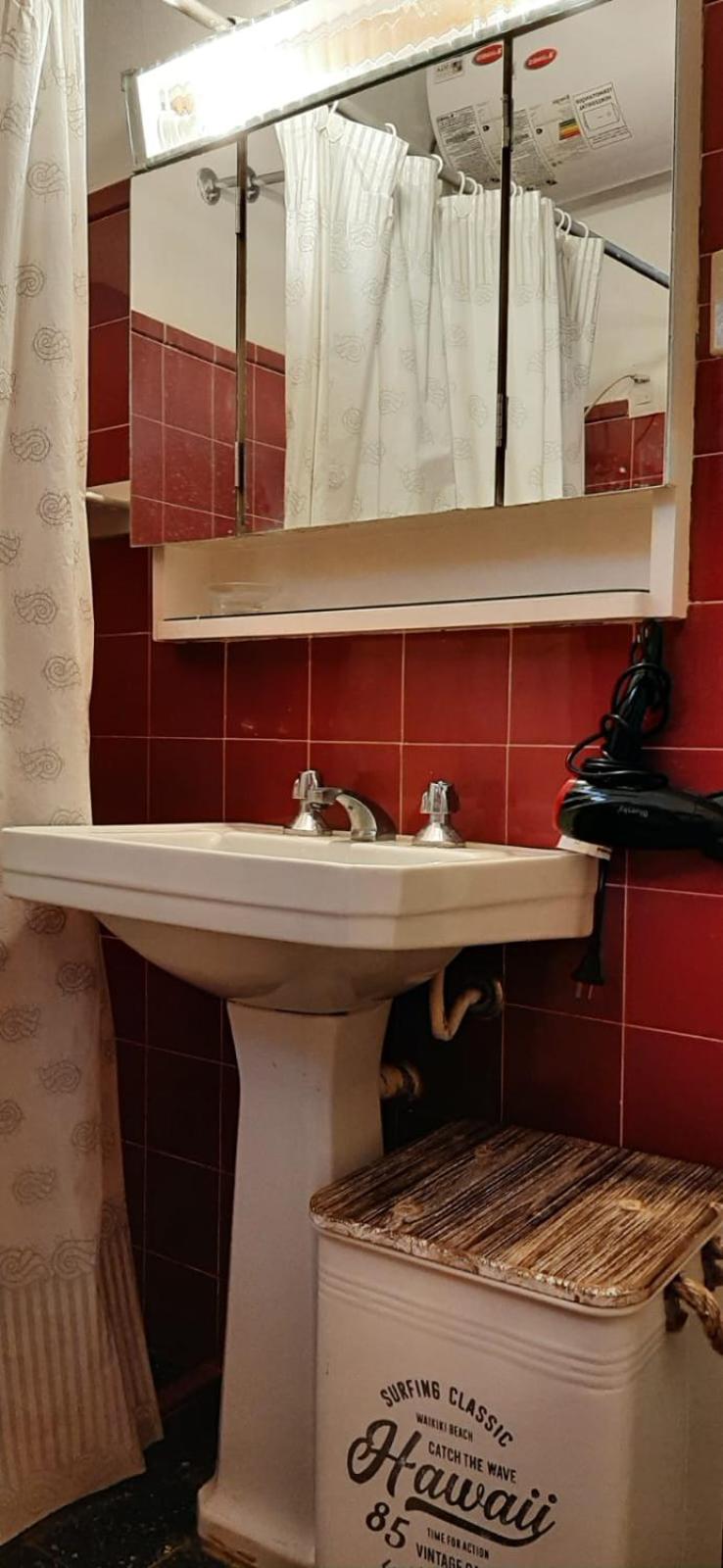 Casa a 3 cuadras del mar, amplio parrillero techado y cochera