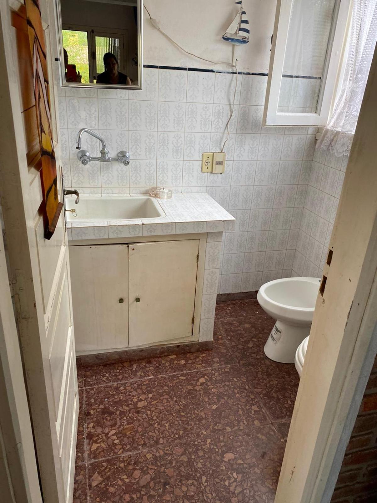Casa a 3 cuadras del mar, amplio parrillero techado y cochera