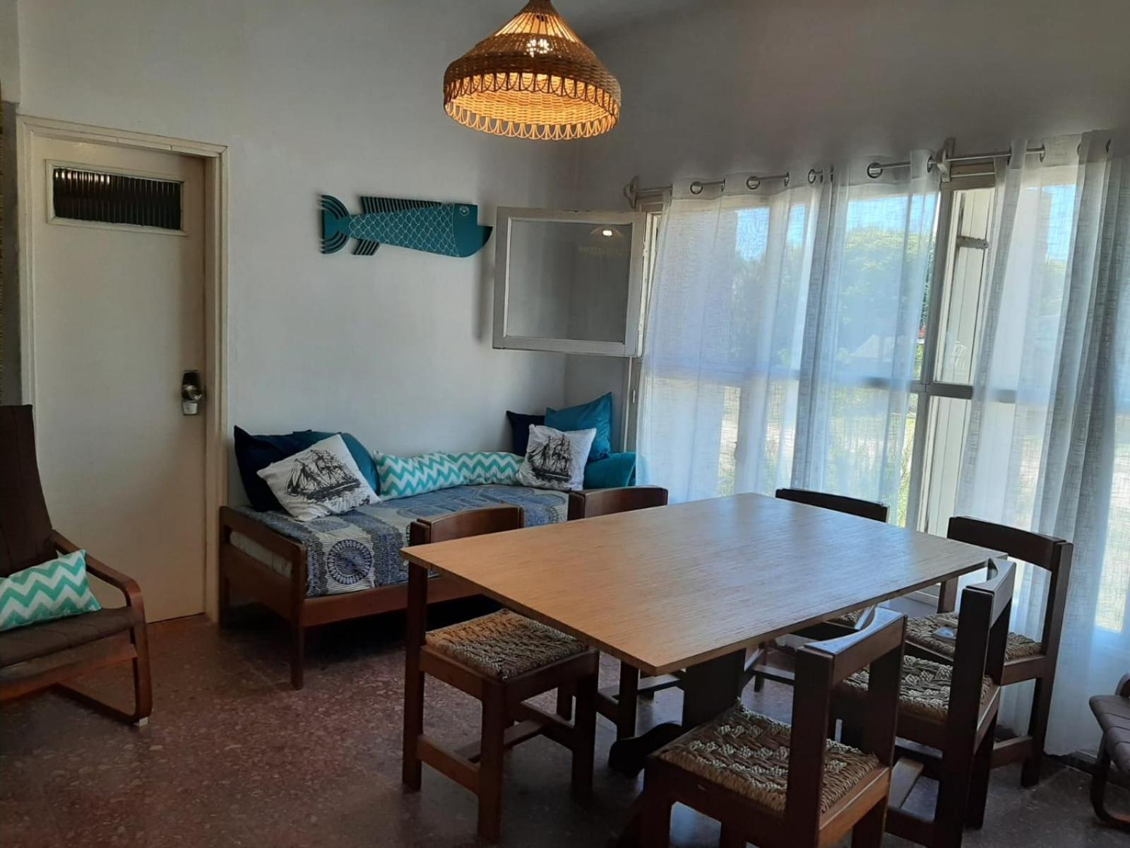 Casa a 3 cuadras del mar, amplio parrillero techado y cochera