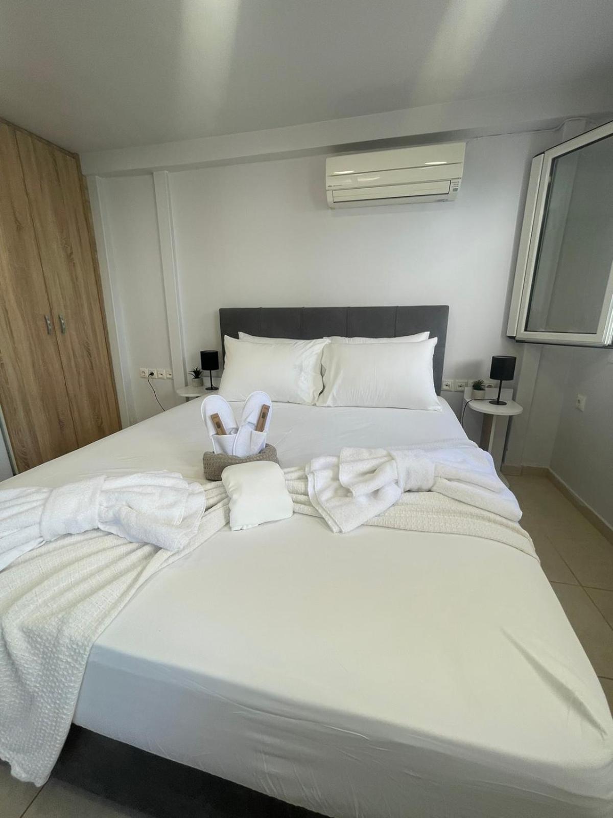 Vouliagmeni Vacations - Studio near the Beach - Property Image 2