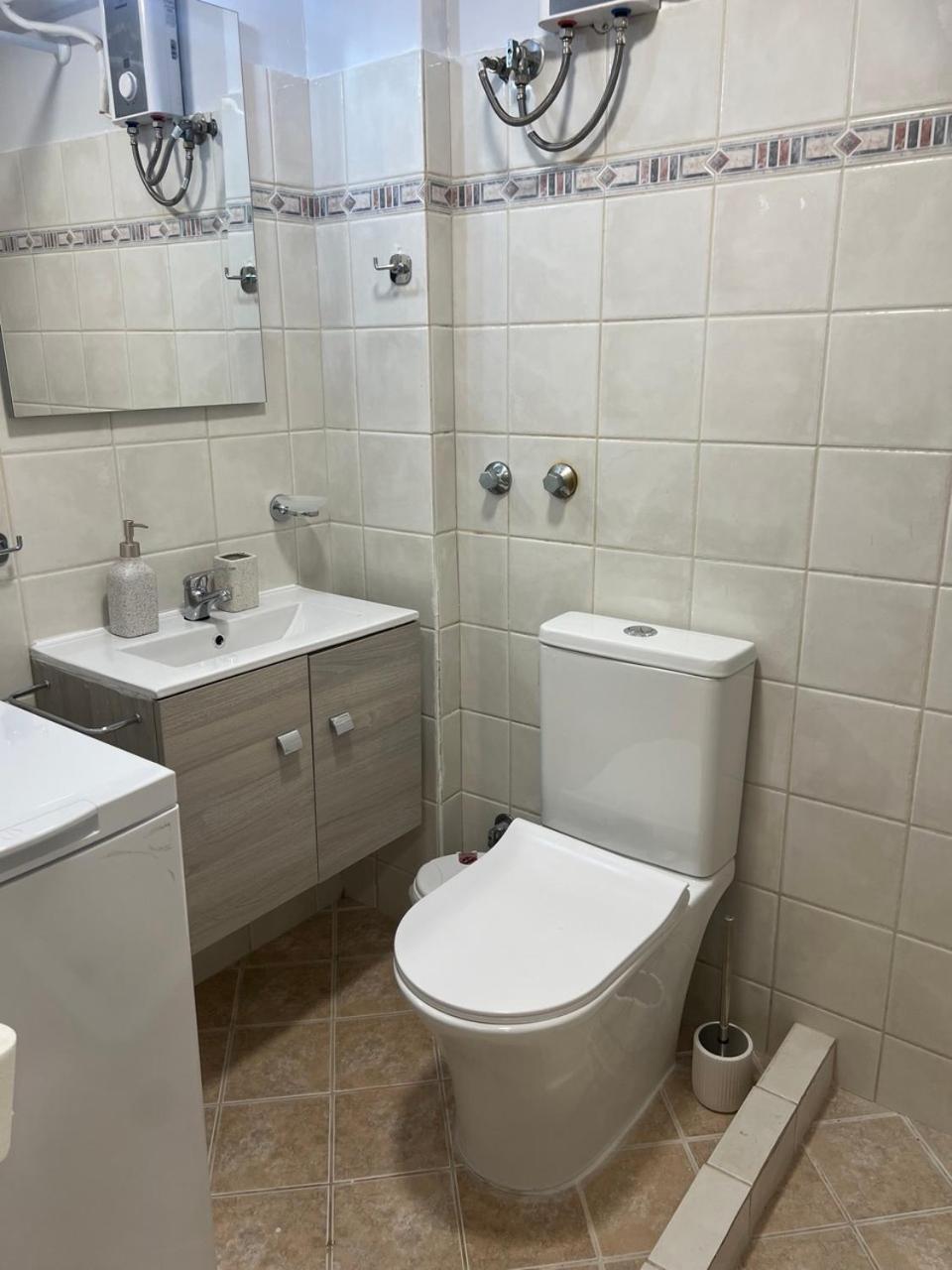 Vouliagmeni Vacations - Studio near the Beach - Property Image 10