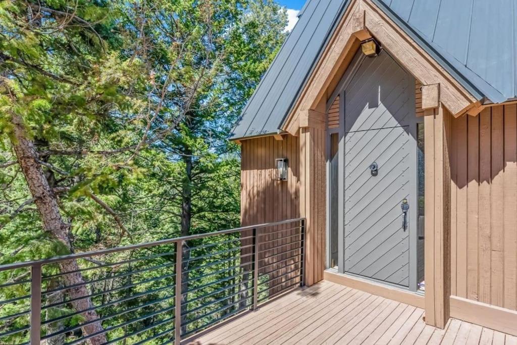 Gorgeous Mountain House with Sauna, Gym, Hot Tub view 3
