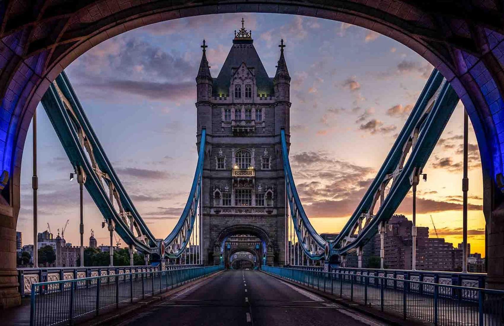City 2 Bedroom Apartment London Tower Bridge with FREE Secure Gated Parking - Perfect for Long Stay