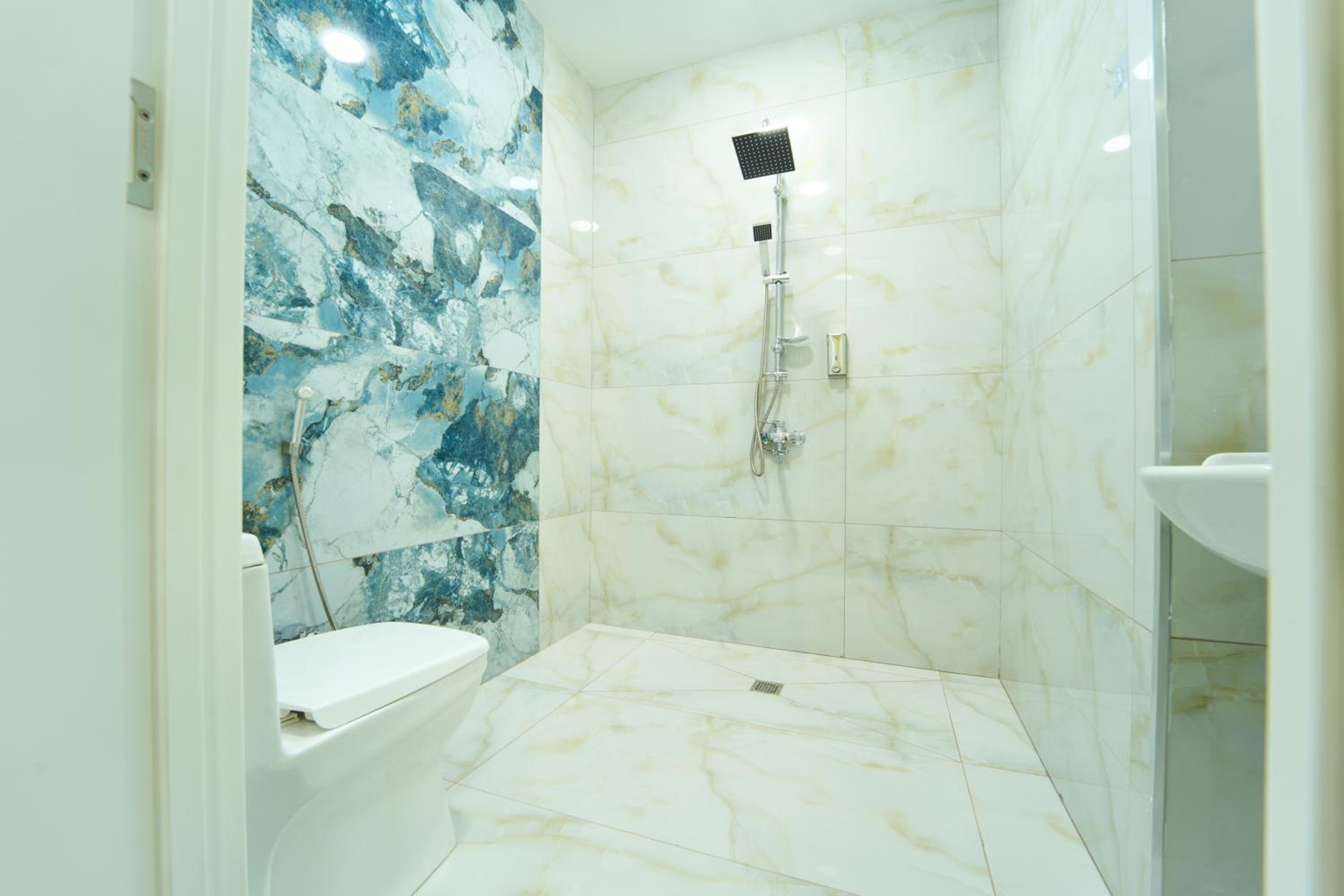 Premium Sea View Hotel & Hostel