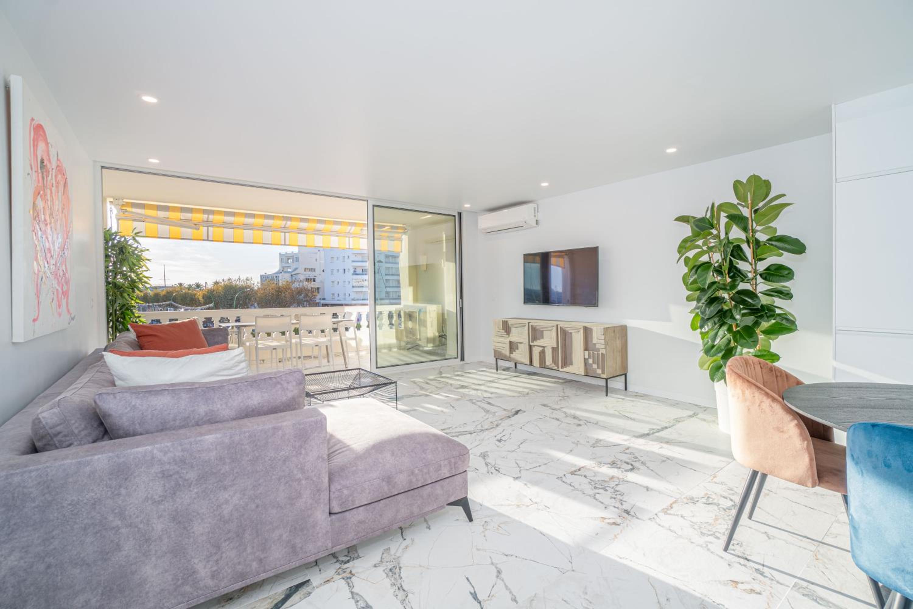Moderno Apartamento Frente al Canal con Terrazas