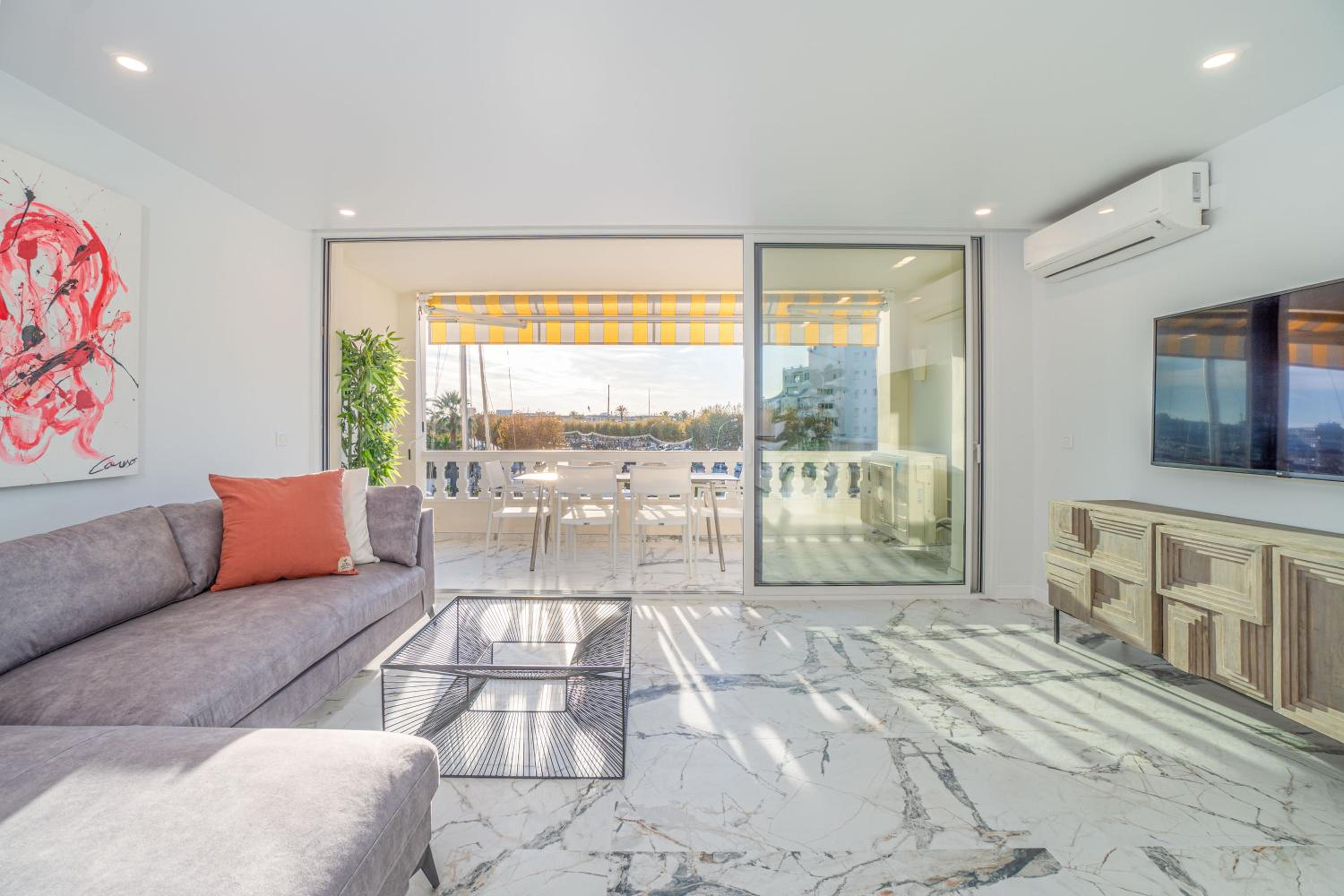 Moderno Apartamento Frente al Canal con Terrazas