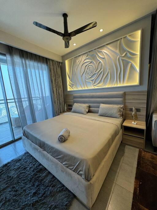 Elegant Escape Suite-40th floor view 3