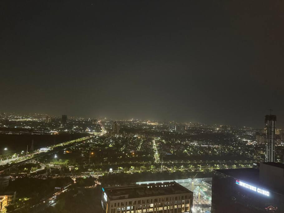 Elegant Escape Suite-40th floor view 4