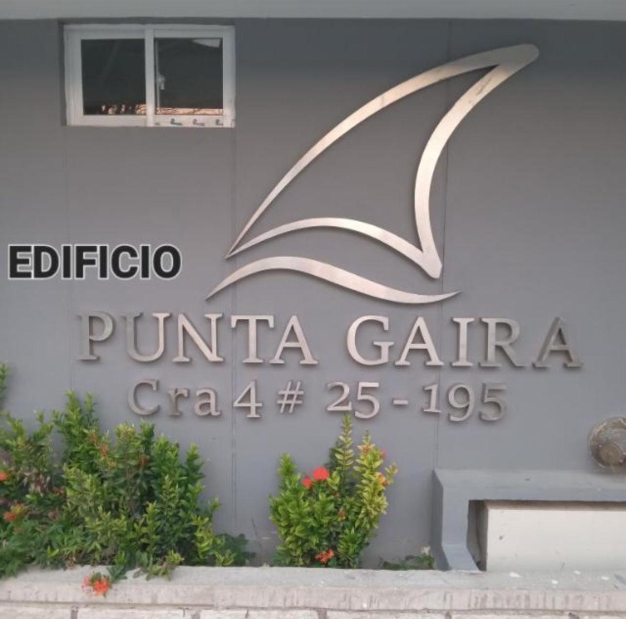 Apartamento moderno con vistas y piscina en la terraza, cerca de playas