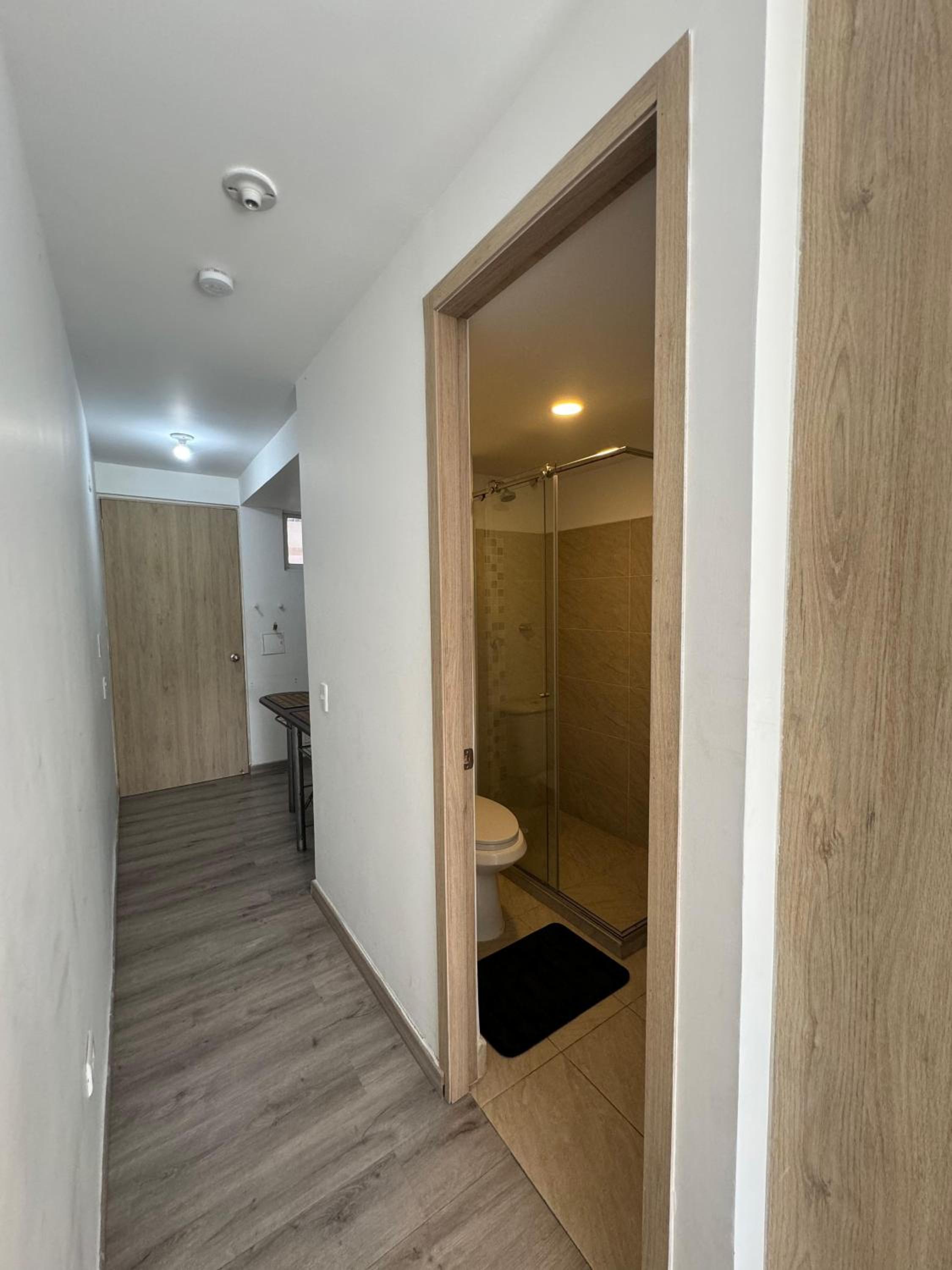 Apartamento moderno con vistas y piscina en la terraza, cerca de playas