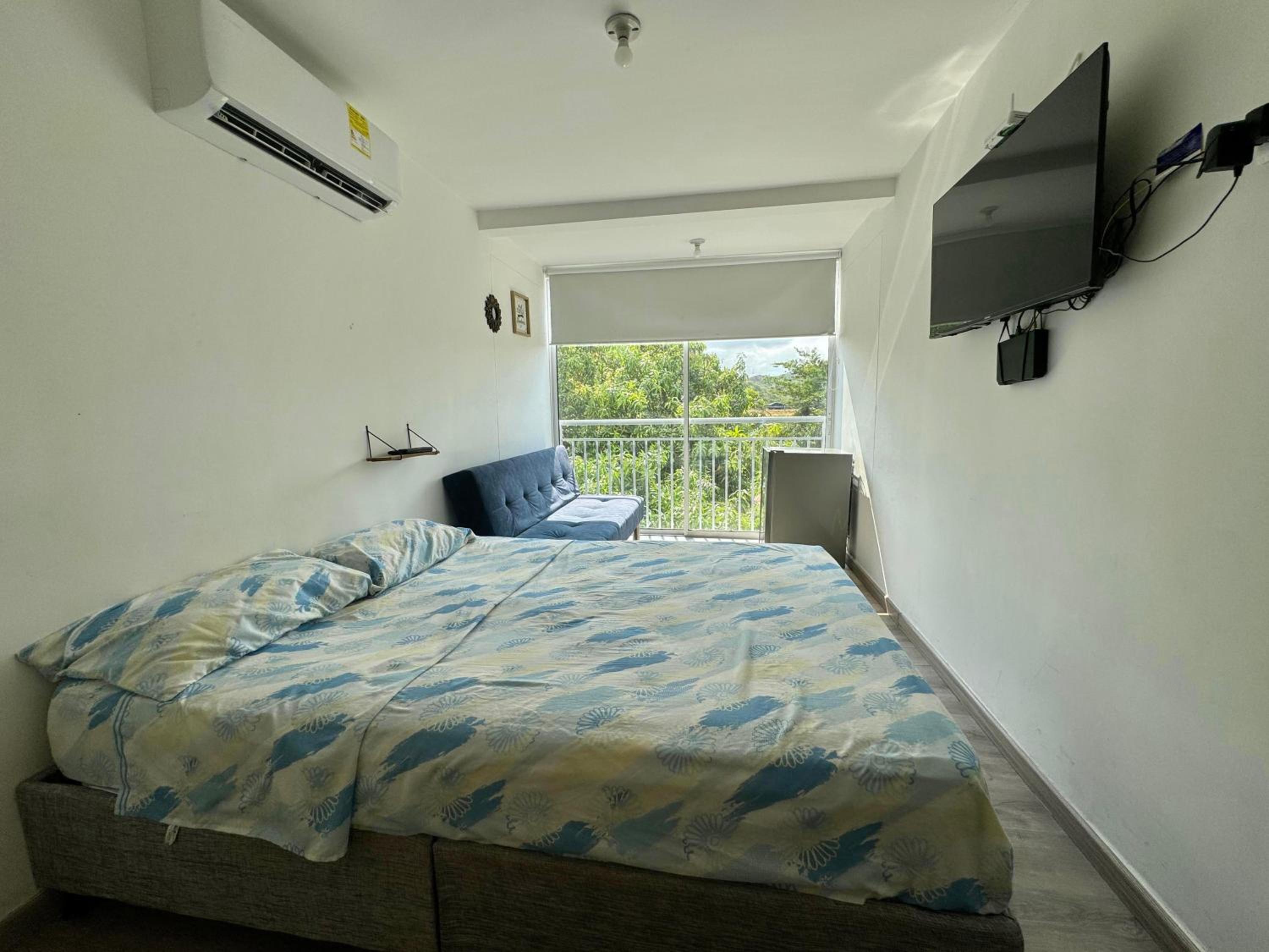 Apartamento moderno con vistas y piscina en la terraza, cerca de playas