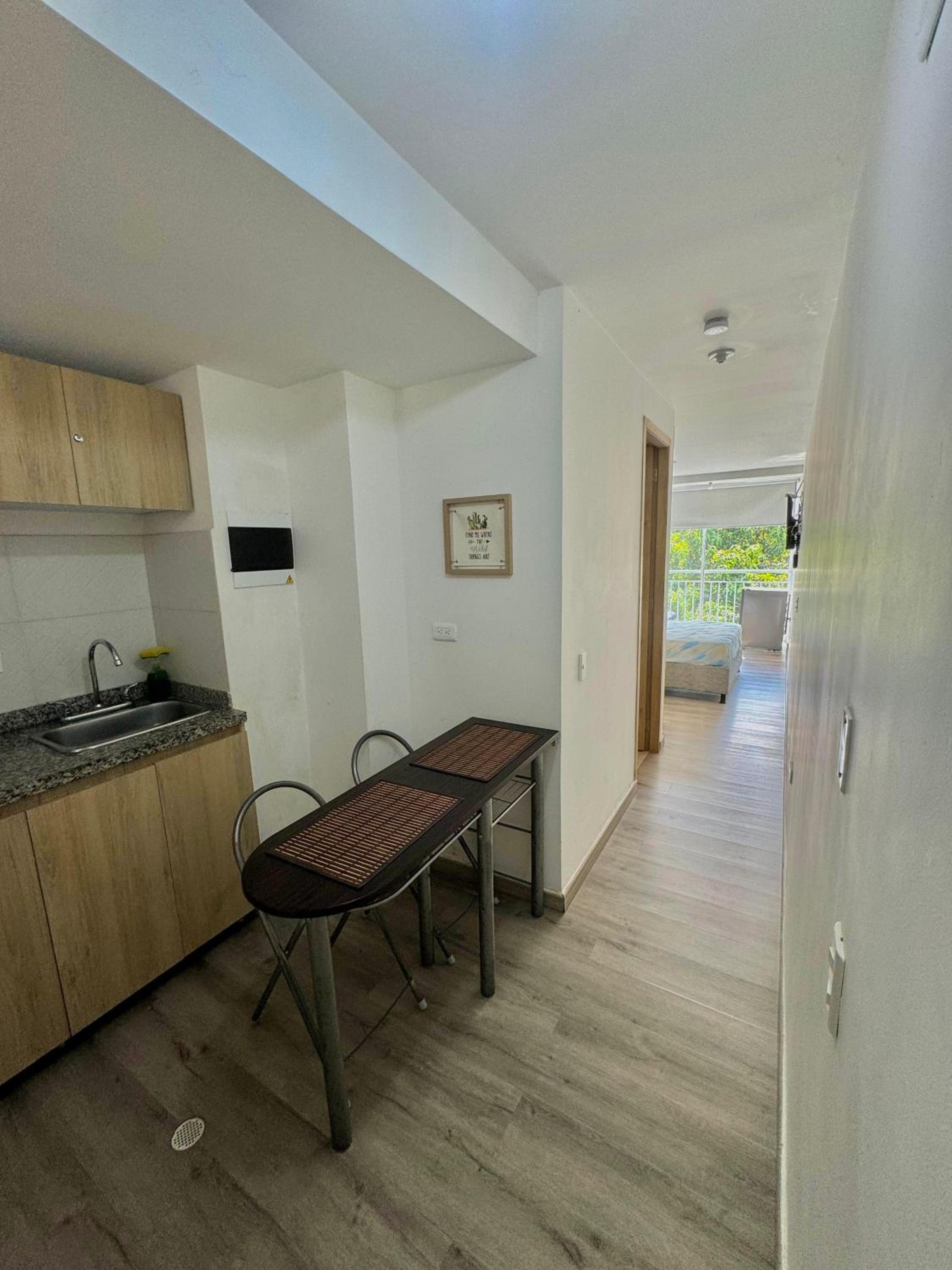 Apartamento moderno con vistas y piscina en la terraza, cerca de playas