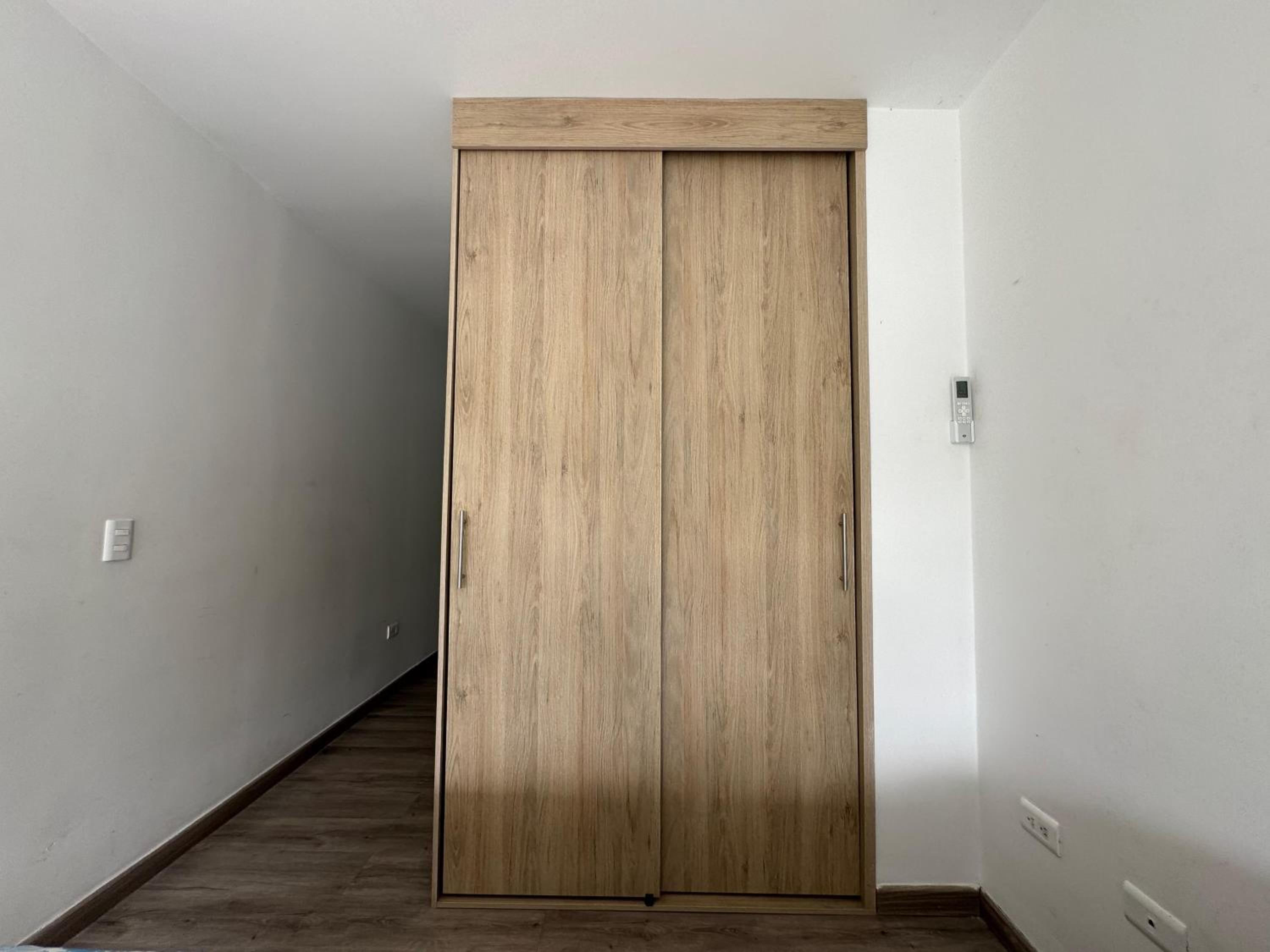 Apartamento moderno con vistas y piscina en la terraza, cerca de playas