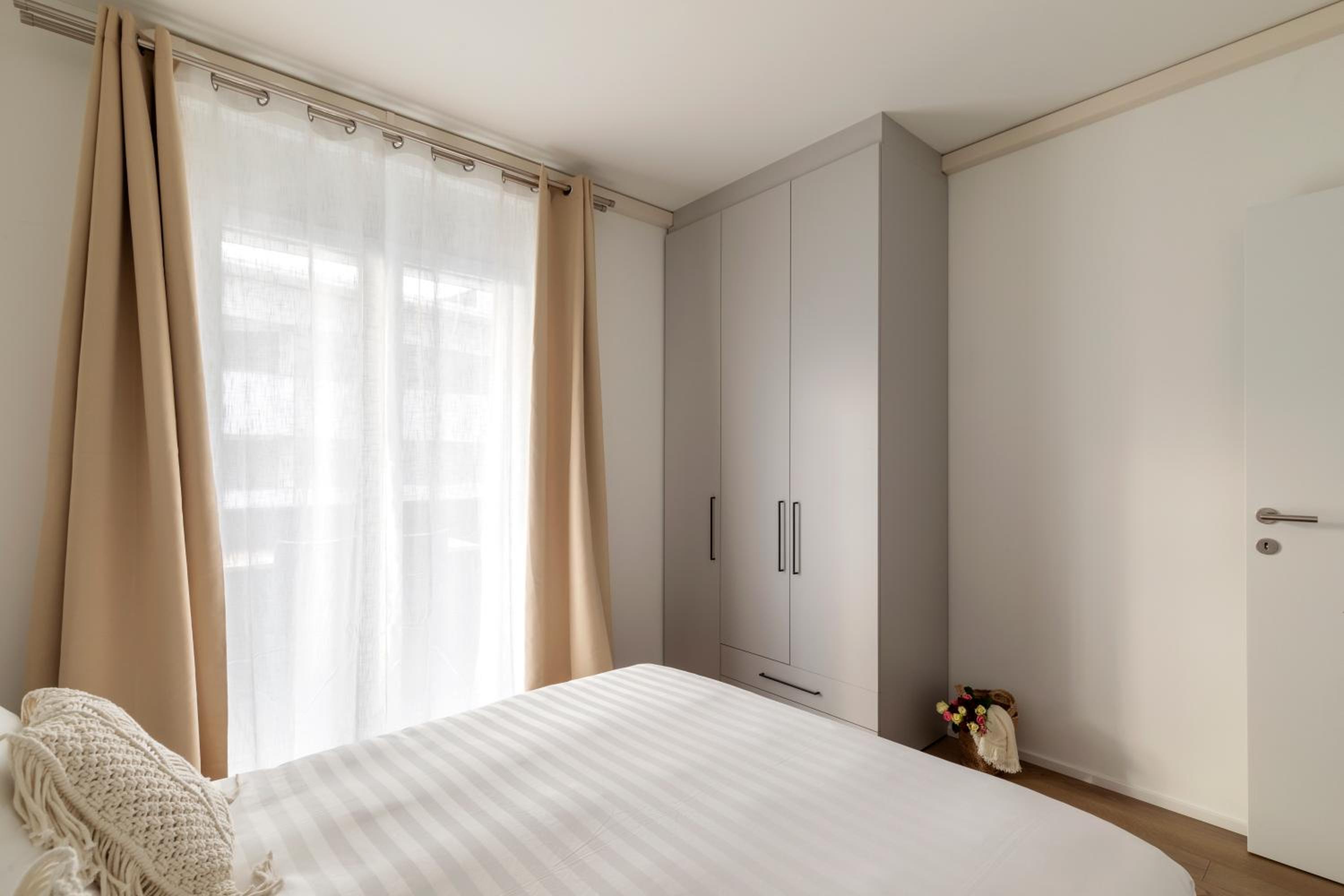 Regalia Suites - Free Parking
