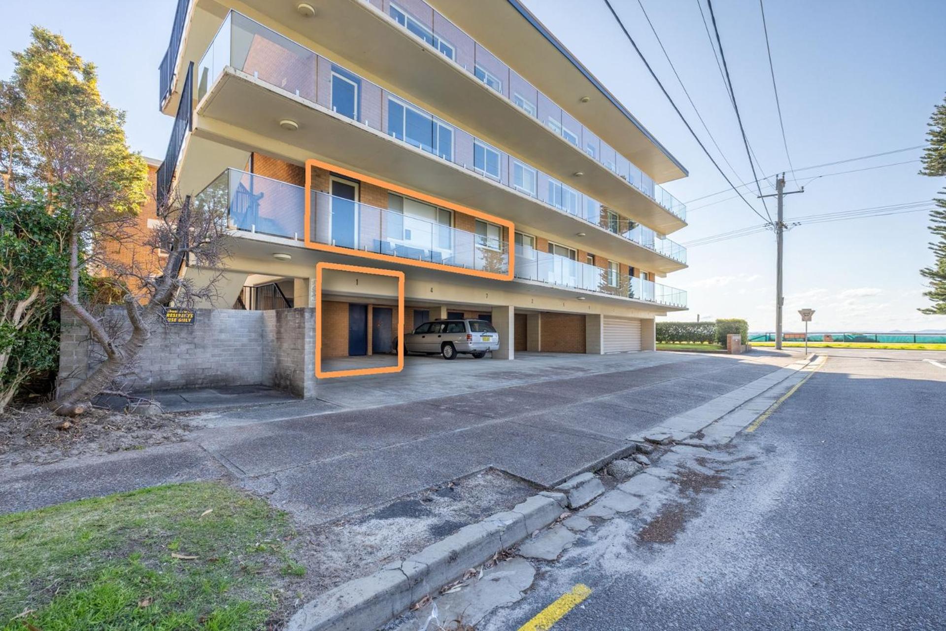 Shoal Towers, unit 1 11 Shoal Bay Road - Wi Fi Air Conditioning fantastic unit across the road from beach