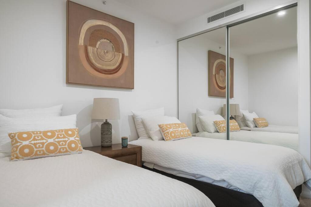 Lux Lakeside Apt - Gold Coast