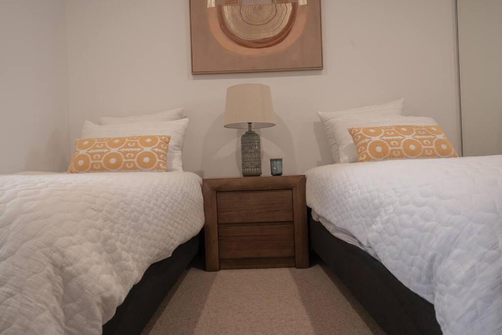Lux Lakeside Apt - Gold Coast
