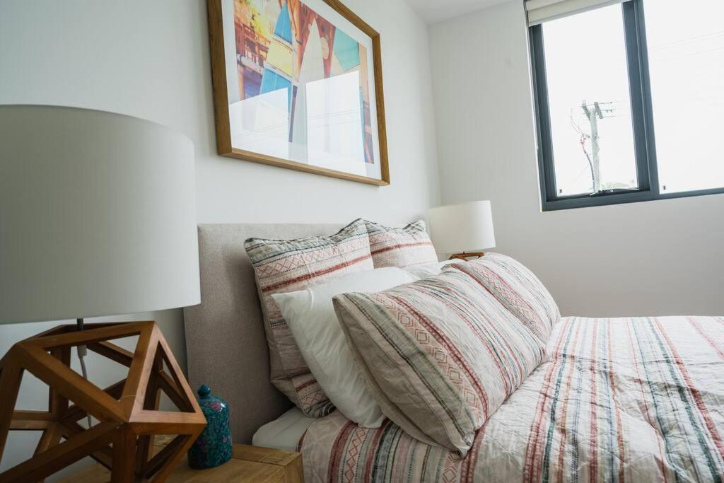 Lux Lakeside Apt - Gold Coast