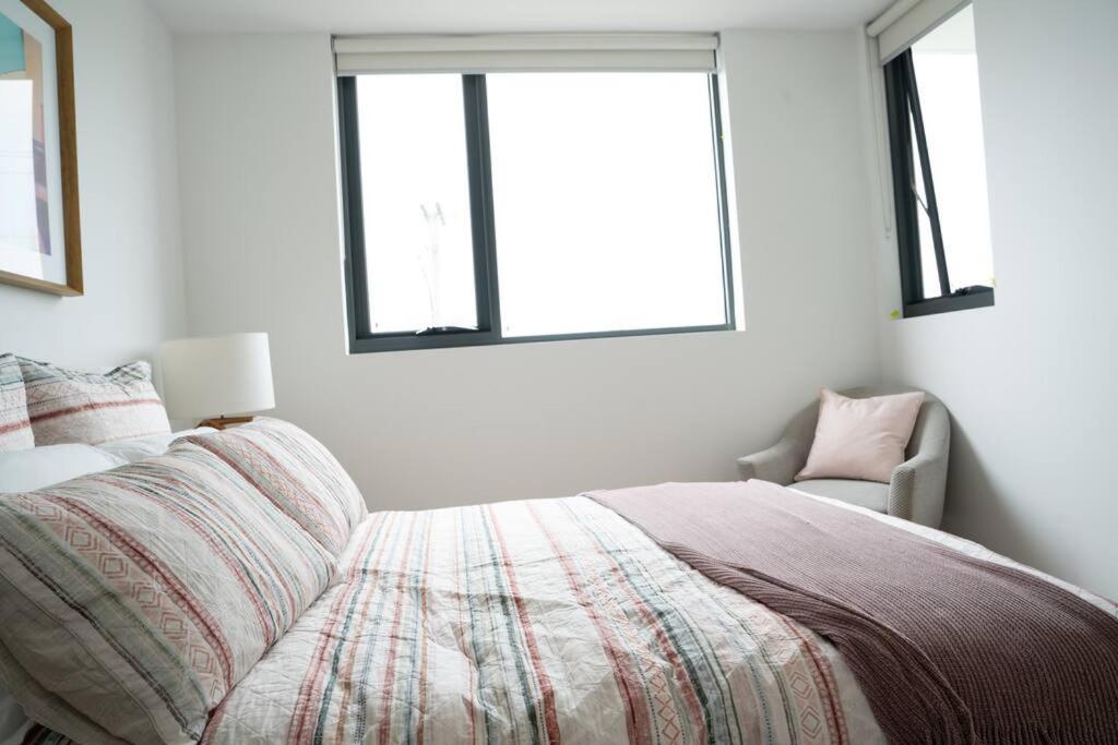 Lux Lakeside Apt - Gold Coast