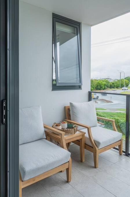 Lux Lakeside Apt - Gold Coast