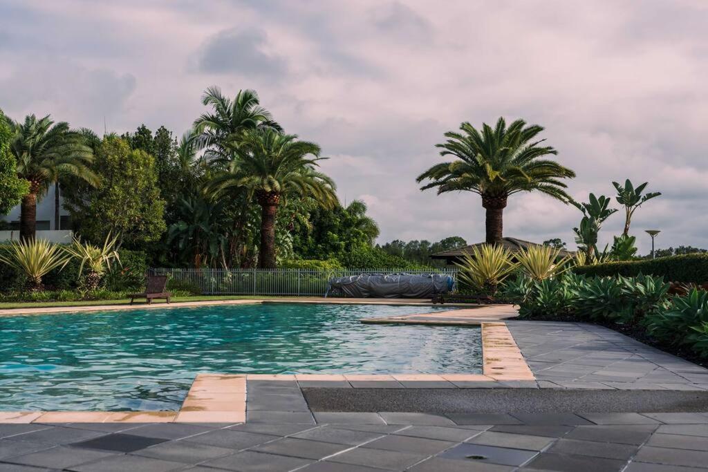 Lux Lakeside Apt - Gold Coast