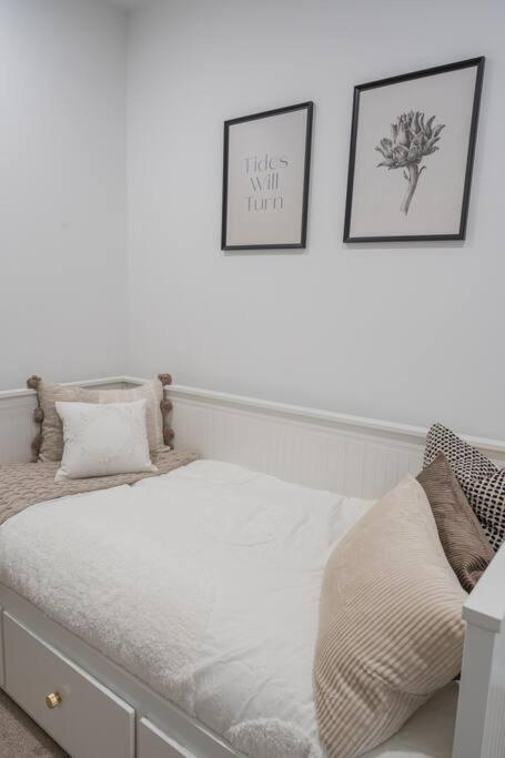 Lux Lakeside Apt - Gold Coast