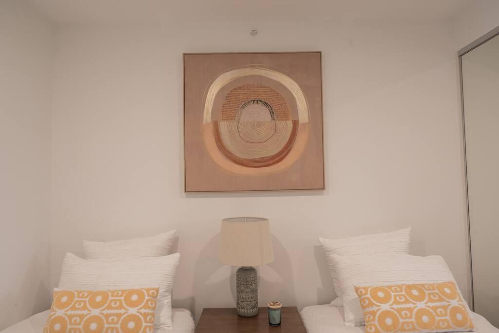 Lux Lakeside Apt - Gold Coast