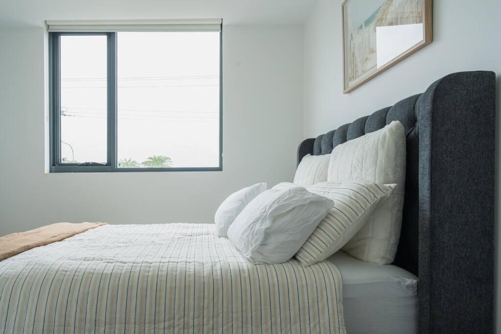 Lux Lakeside Apt - Gold Coast