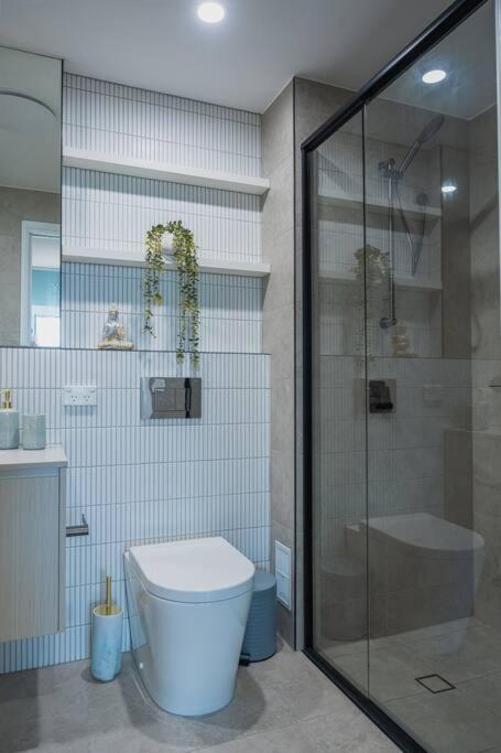 Lux Lakeside Apt - Gold Coast