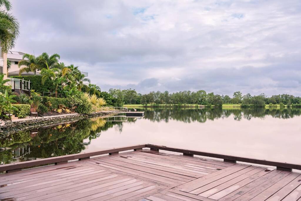Lux Lakeside Apt - Gold Coast