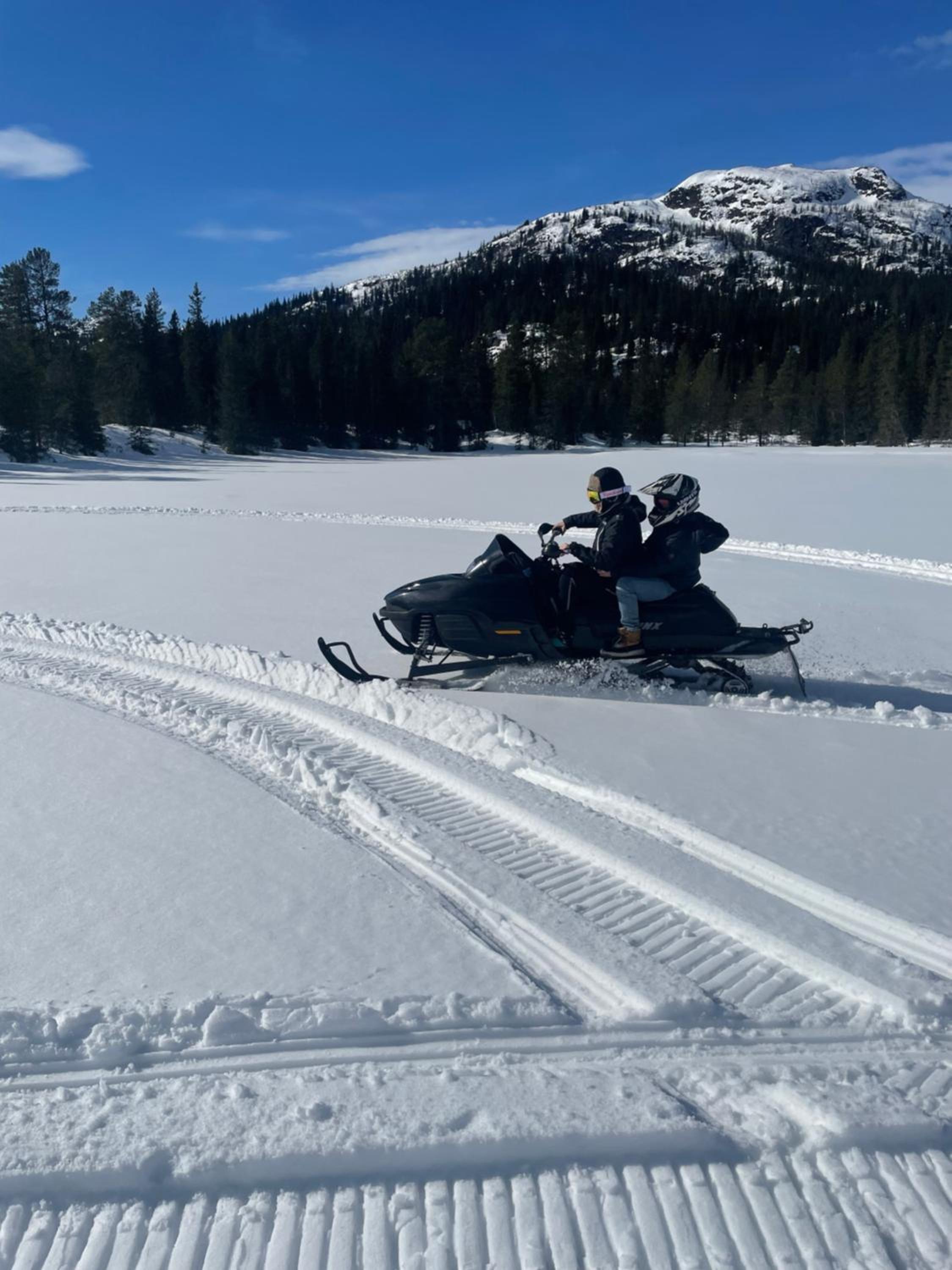 Hytta på Øyfjell med badestamp view 3