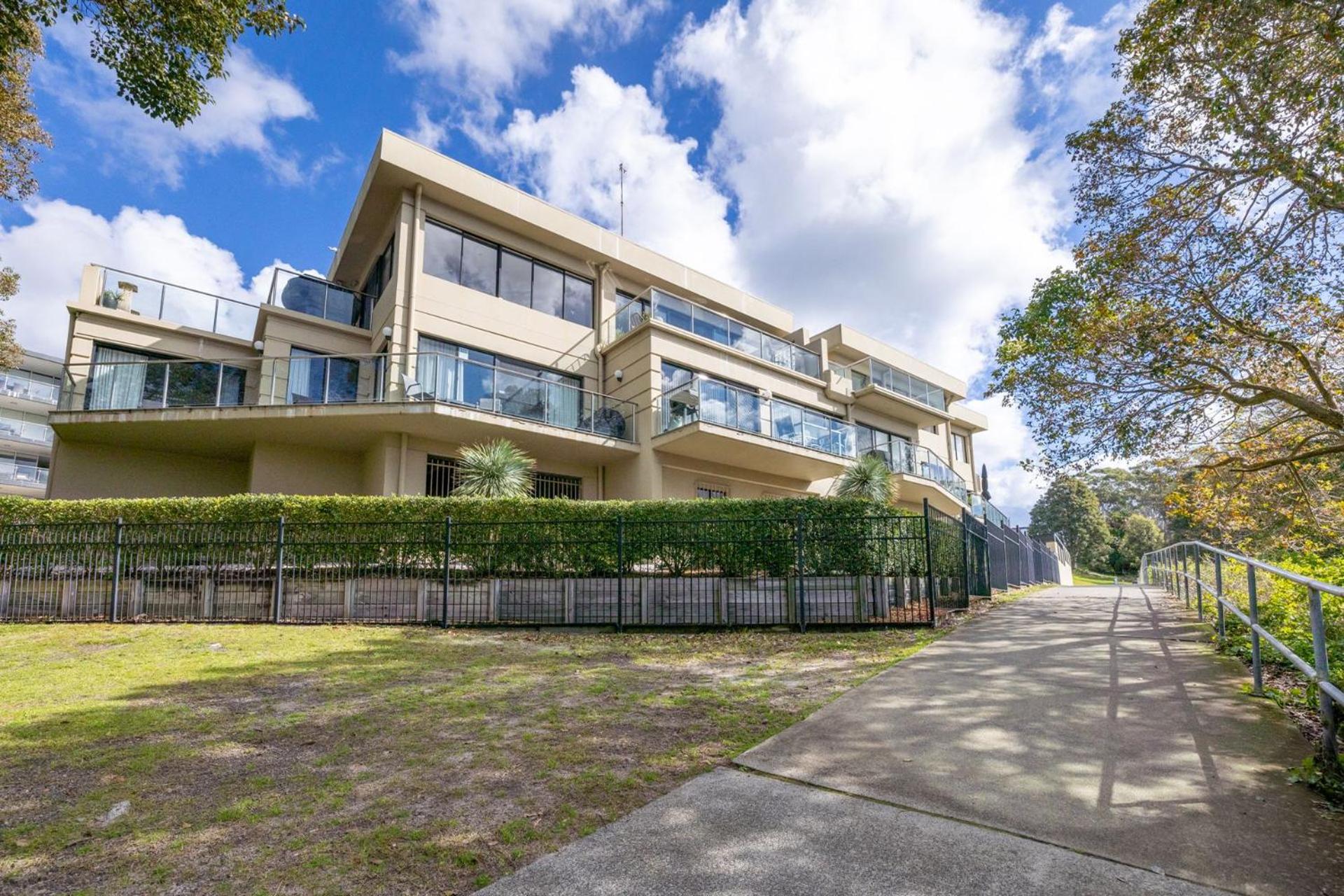 Paradiso, 3,4 Laman Street - Comfortable unit with water views, aircon, solar heated pool and in the heart of town view 3