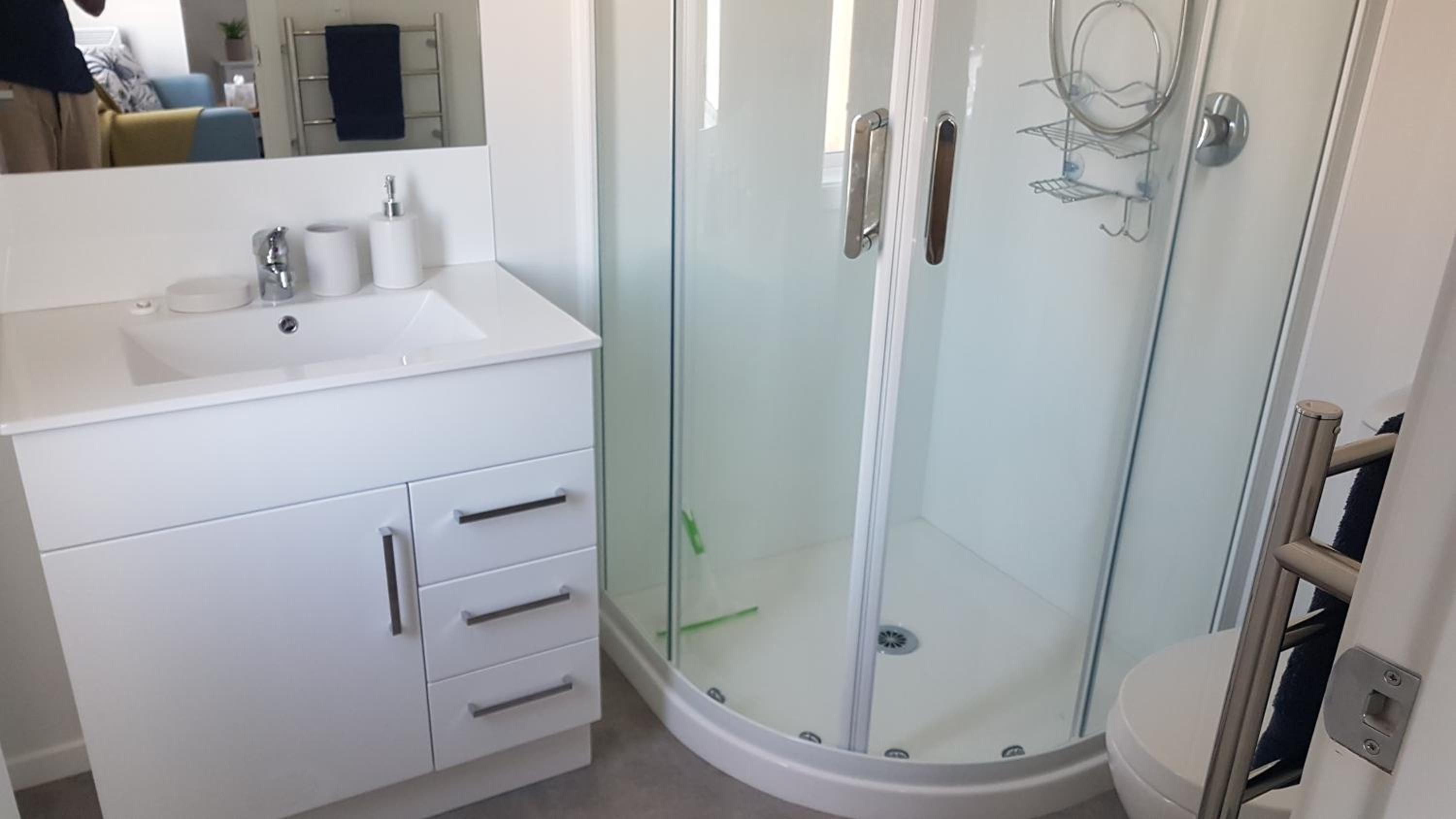Charming Getaway by Hospital with Free Parking view 3
