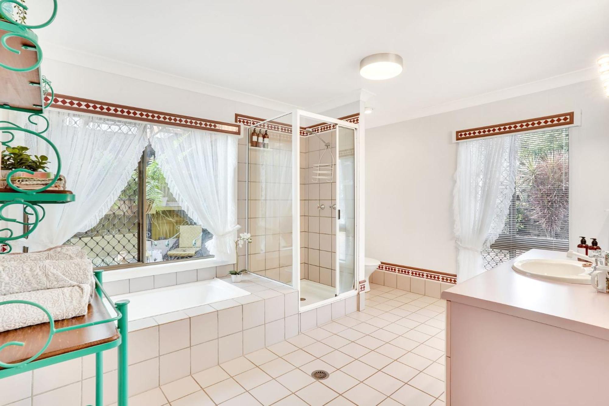 LakeSide Tinaroo only 2.5km from Yungaburra town