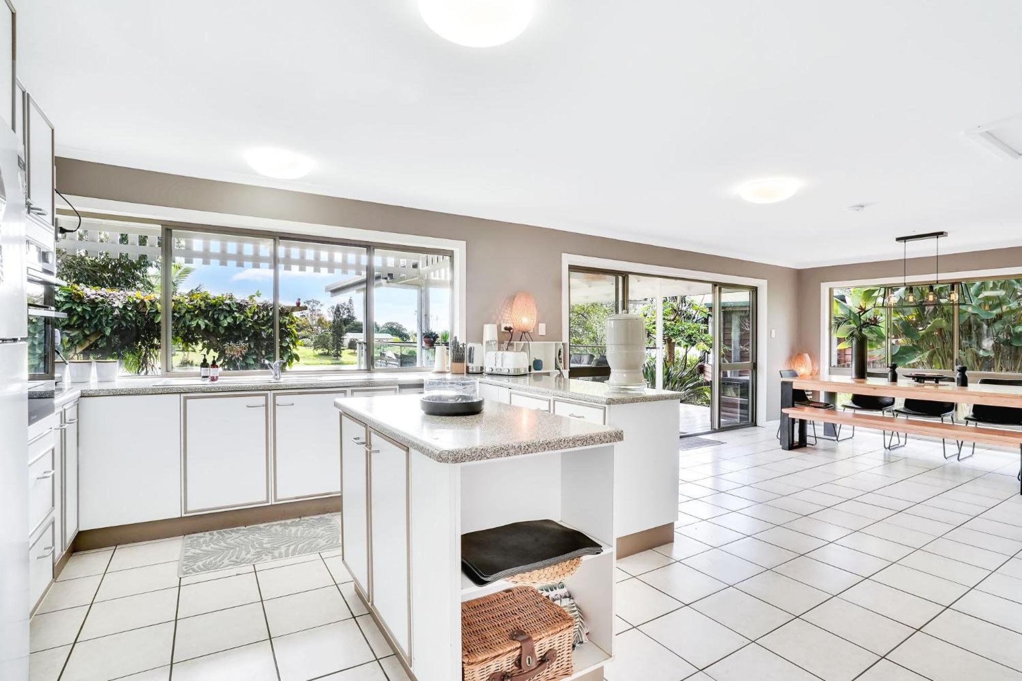 LakeSide Tinaroo only 2.5km from Yungaburra town