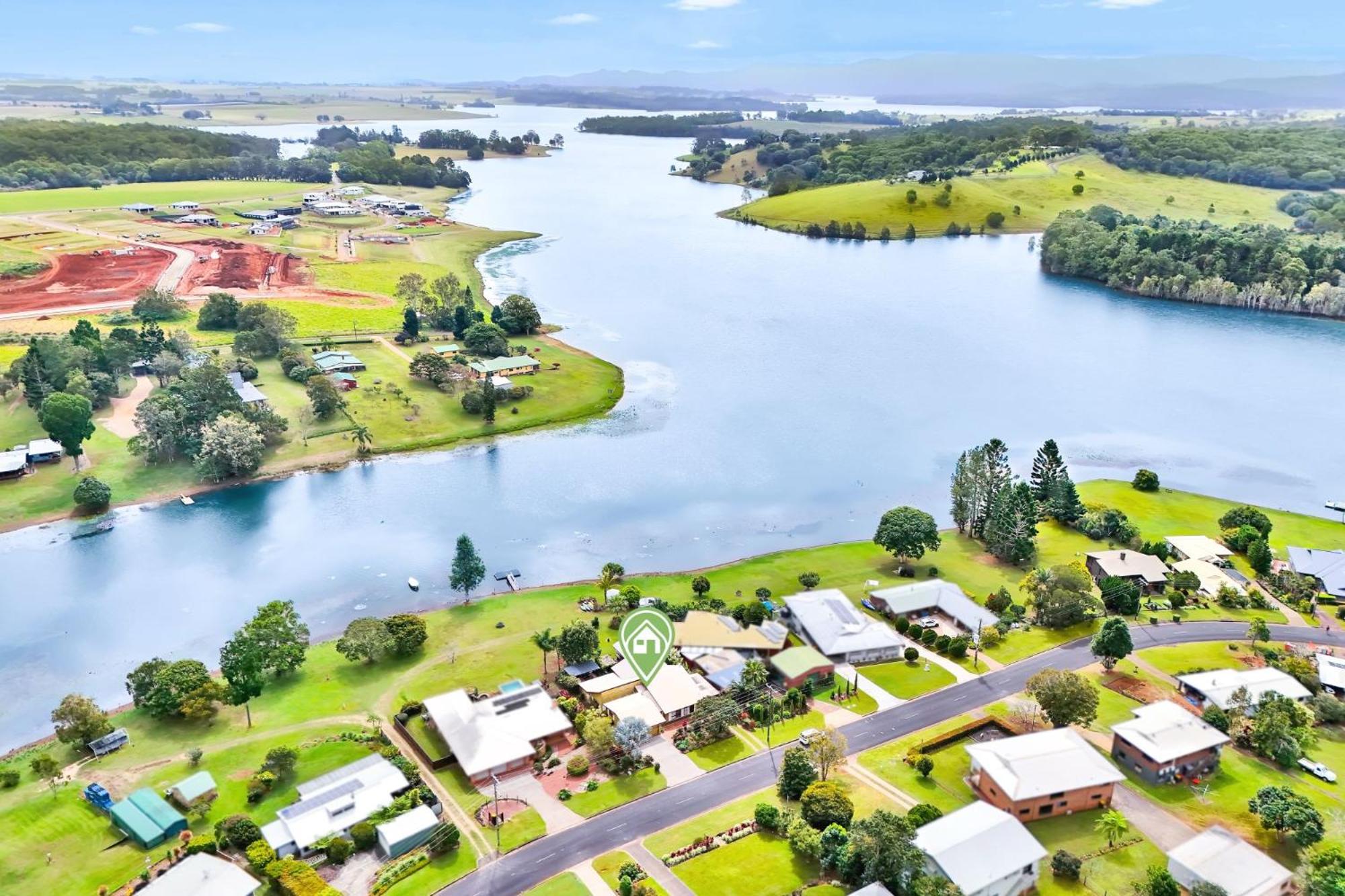 LakeSide Tinaroo only 2.5km from Yungaburra town