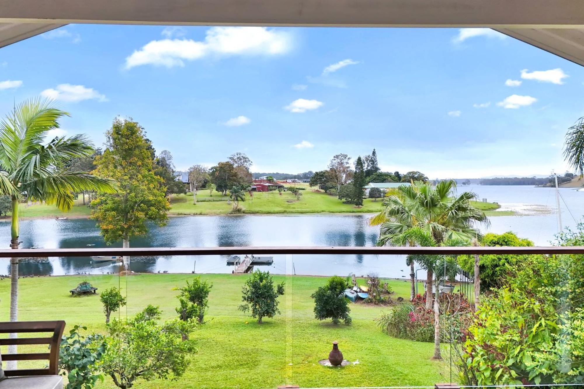 LakeSide Tinaroo only 2.5km from Yungaburra town
